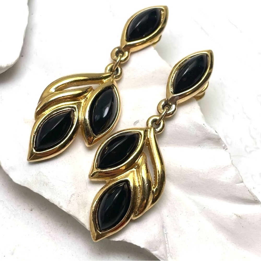 Trifari Gold Tone Dangle Black Vintage Earrings